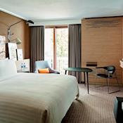 King Size Bedroom - London Marriott Hotel Regents Park