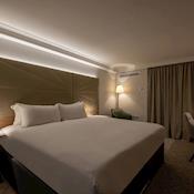 King Bedroom - Hilton Birmingham Metropole