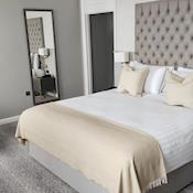 Mansion House Bedroom - Active Hospitality - Easthampstead Park