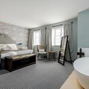 Feature Bedroom - Edgbaston Park Hotel and Conference Centre